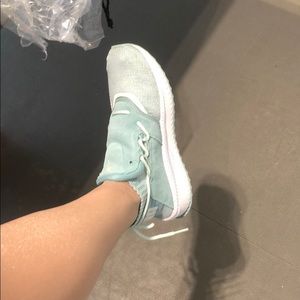 Meet your Posher, Leo